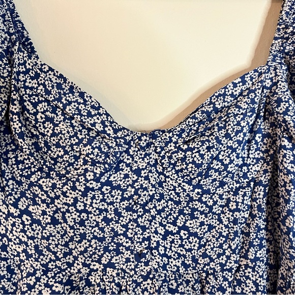Lulus Blue Floral Sweetheart Neckline Puff Sleeve Romper Size L NWT - Picture 6 of 14